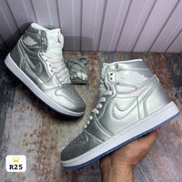 Gray helmet for bikers