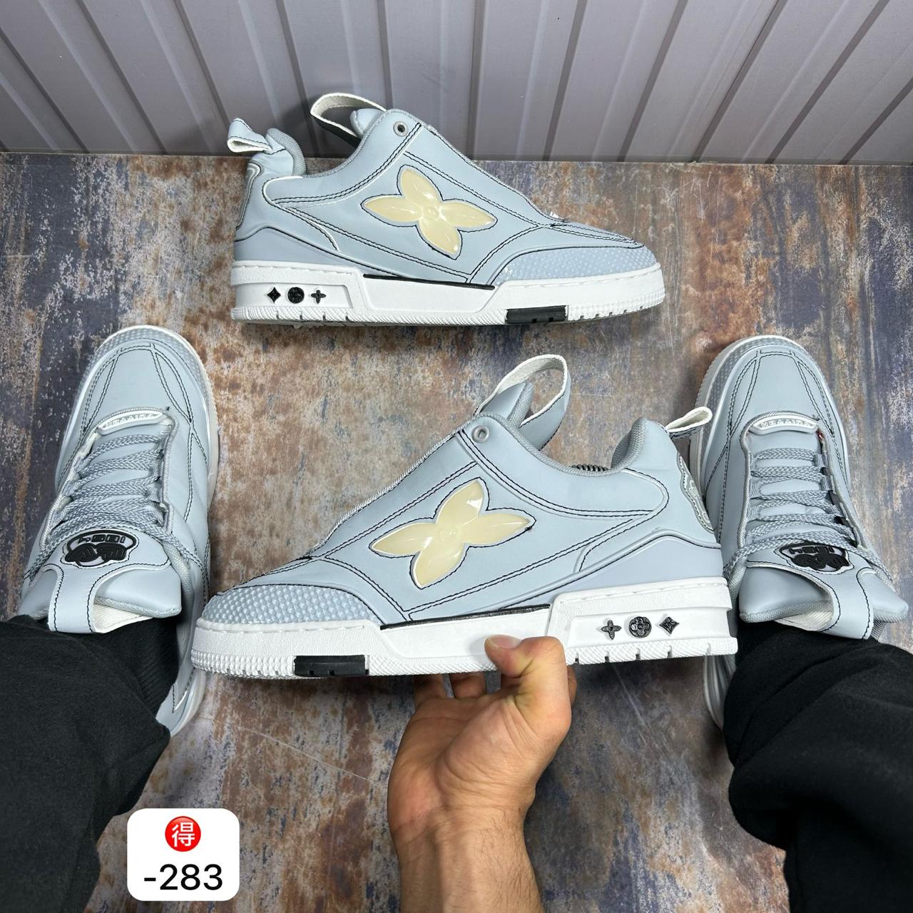 Sneaker